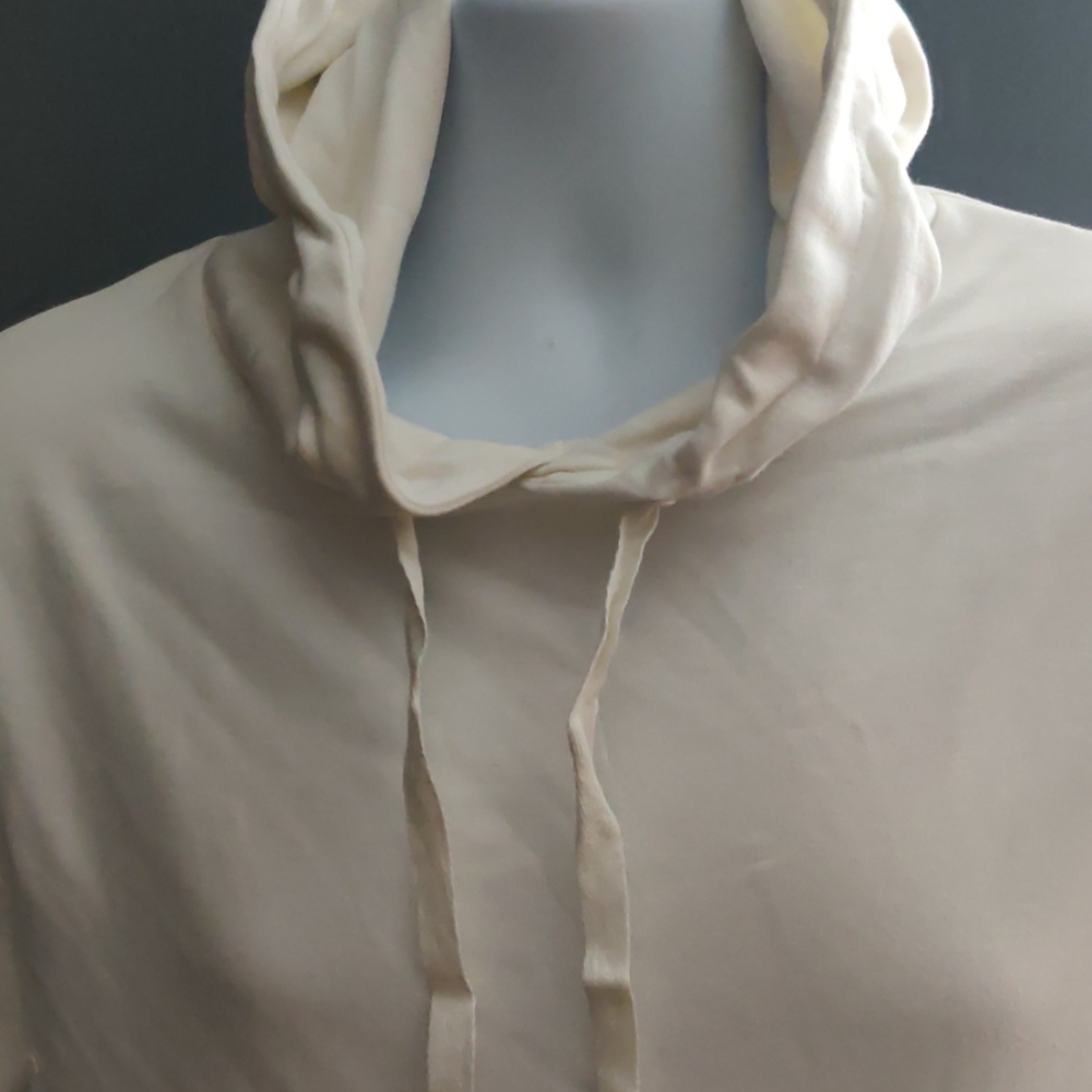 sweater - Picture 5 of 9